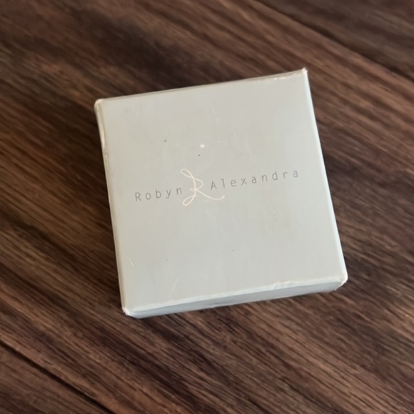 Art Deco fleur-de-lys sterling silver stud earrings - Picture 4 of 4